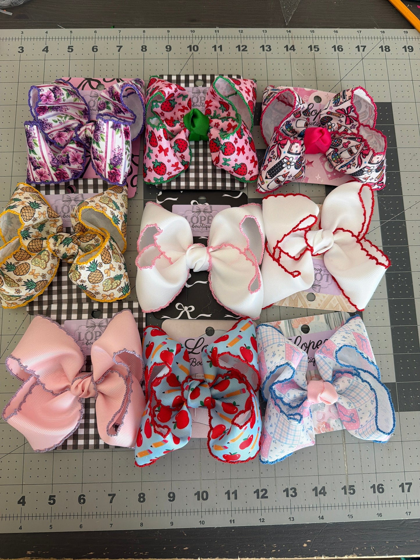 Small moonstitch boutique bows