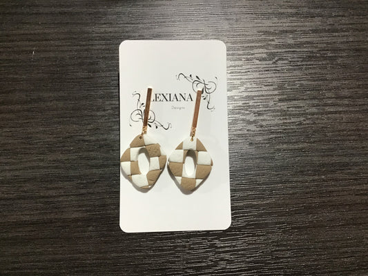 Tan Checkered Small Oval