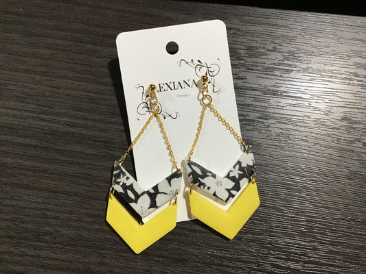Yellow/Blk Arrow Dangle