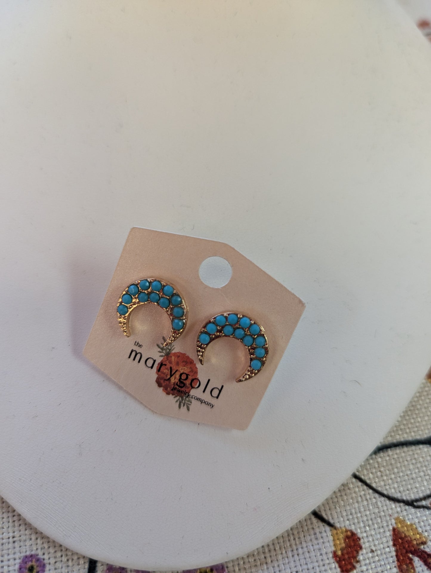 Cresent Stud E014