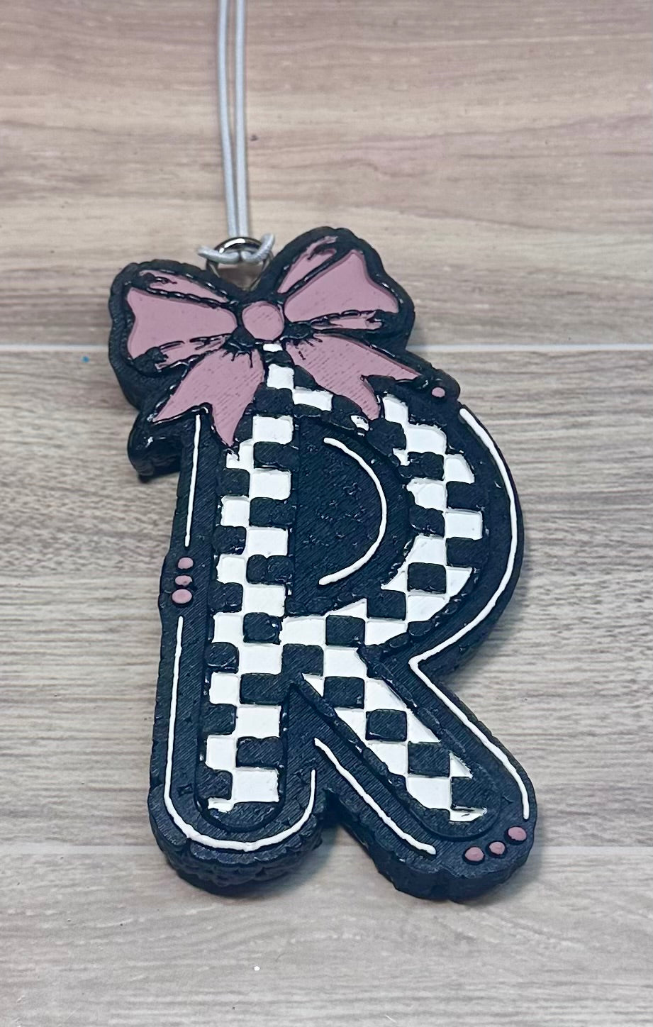 Checkered R - Diva