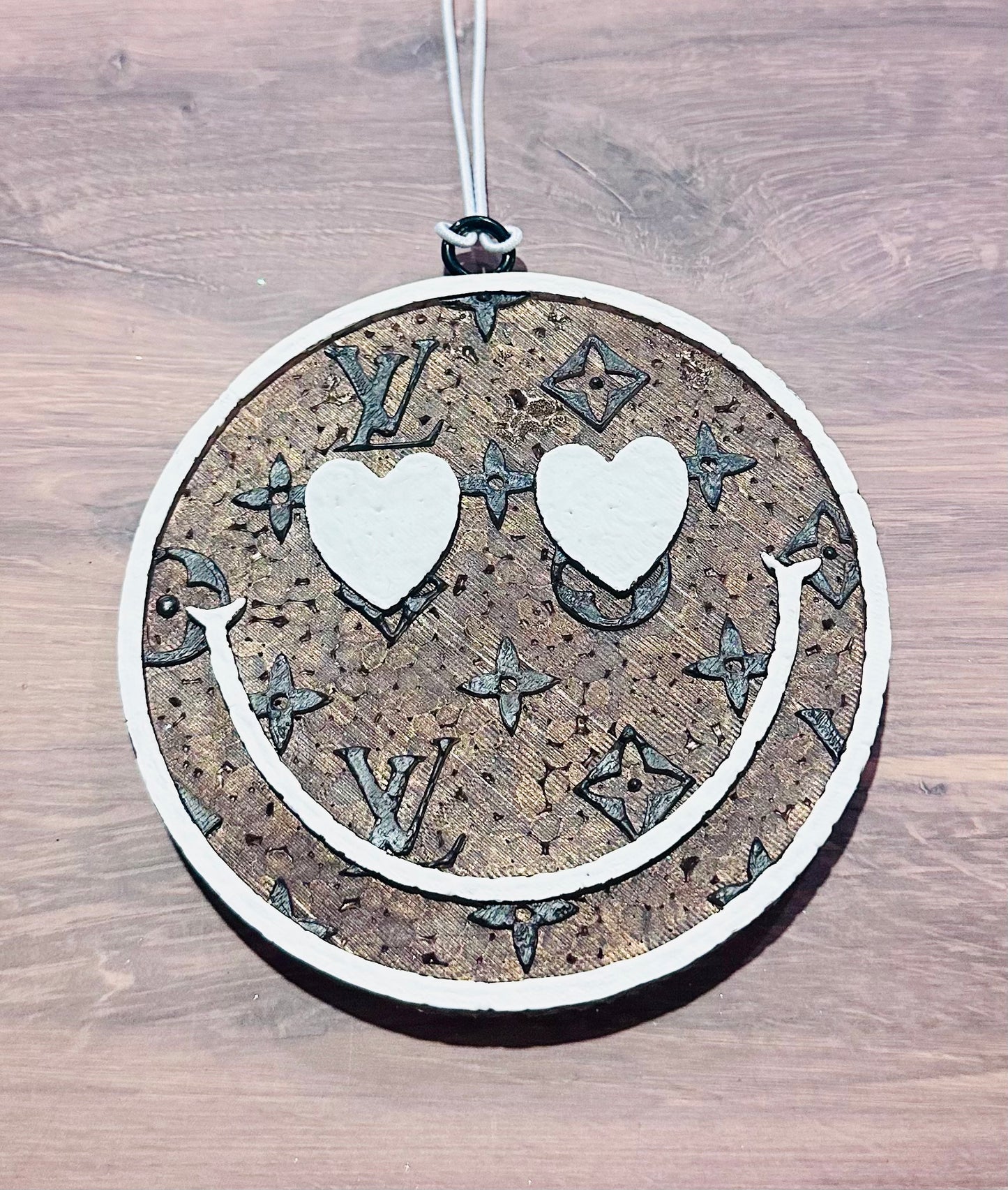 LV Smile- Butt Naked