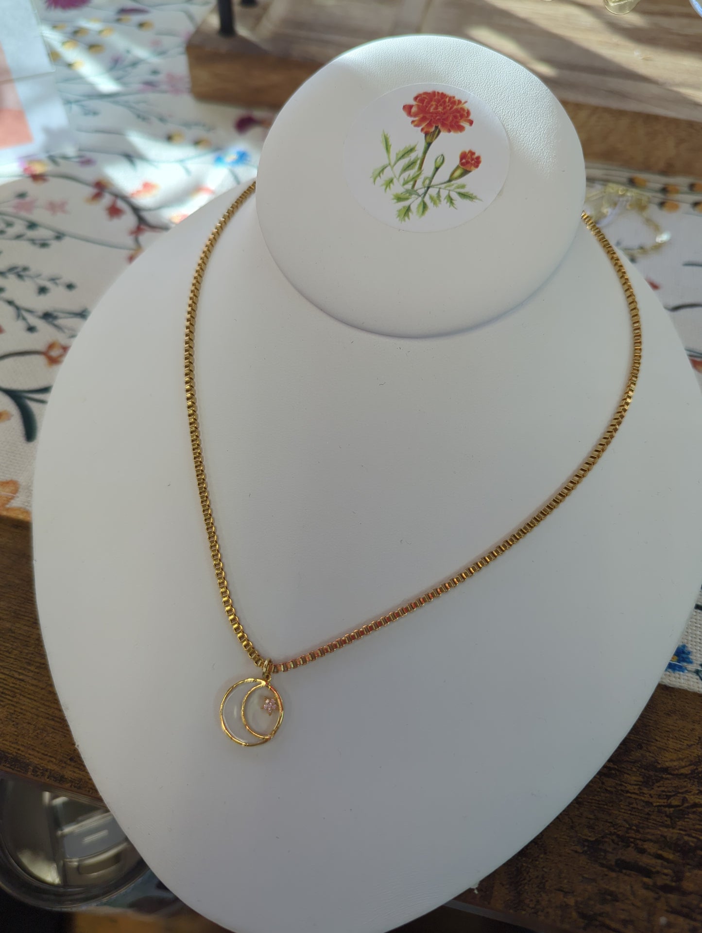 Moon & Star Box Chain N016