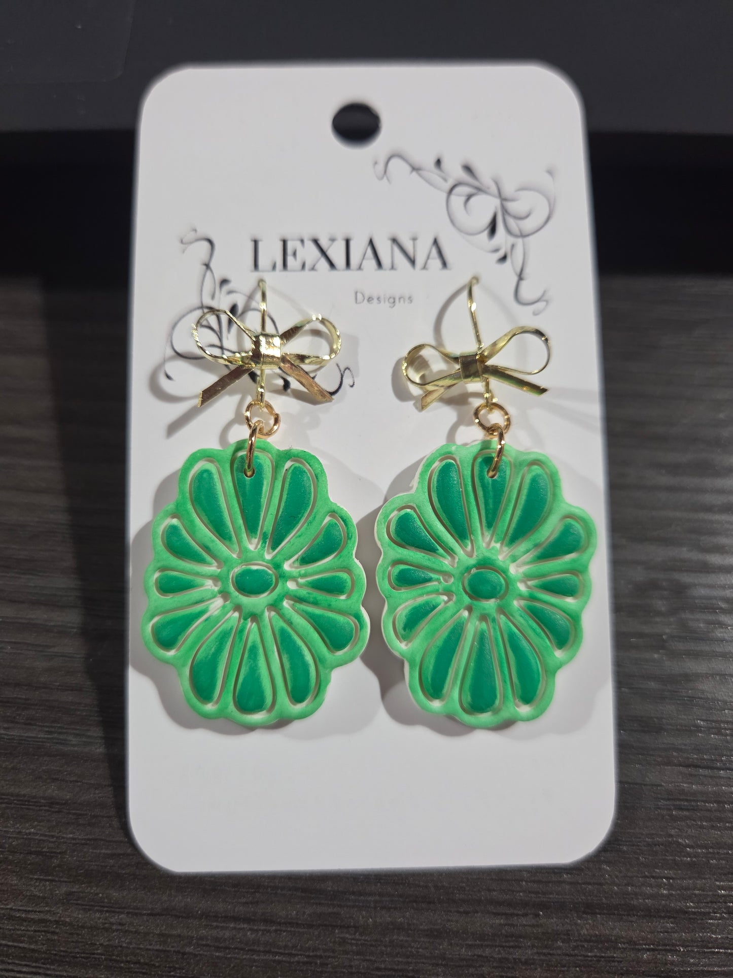 Grn Flower W/ Bows Dangle