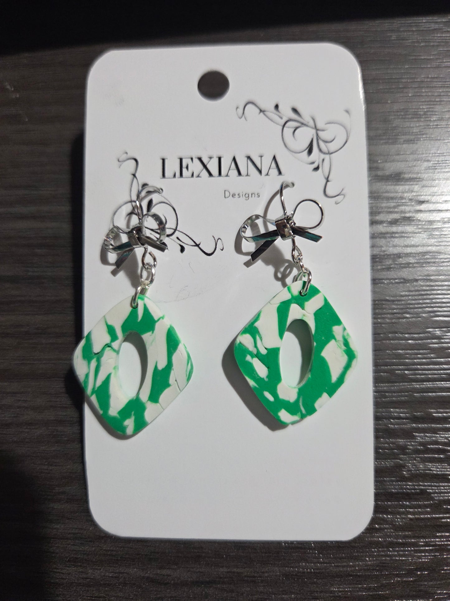 Green and White Bow Diamond
