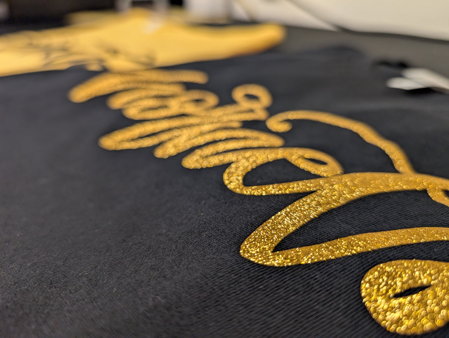 Gold Rush-Hornets Glitter Puff