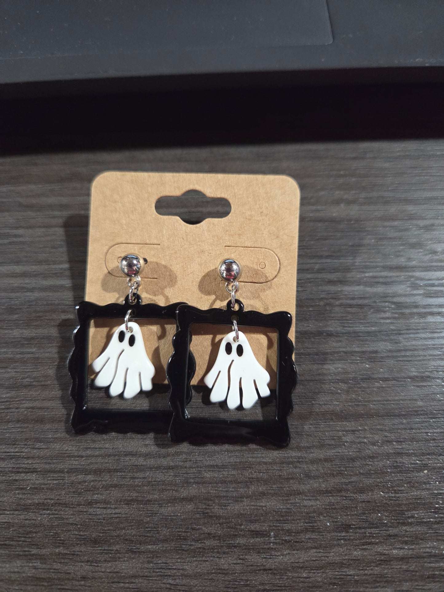 Ghost Frame Dangle