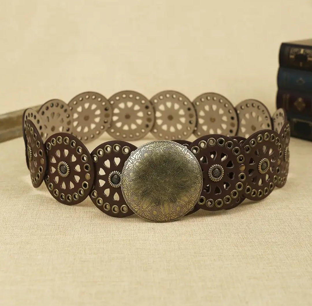 Eyelet belt