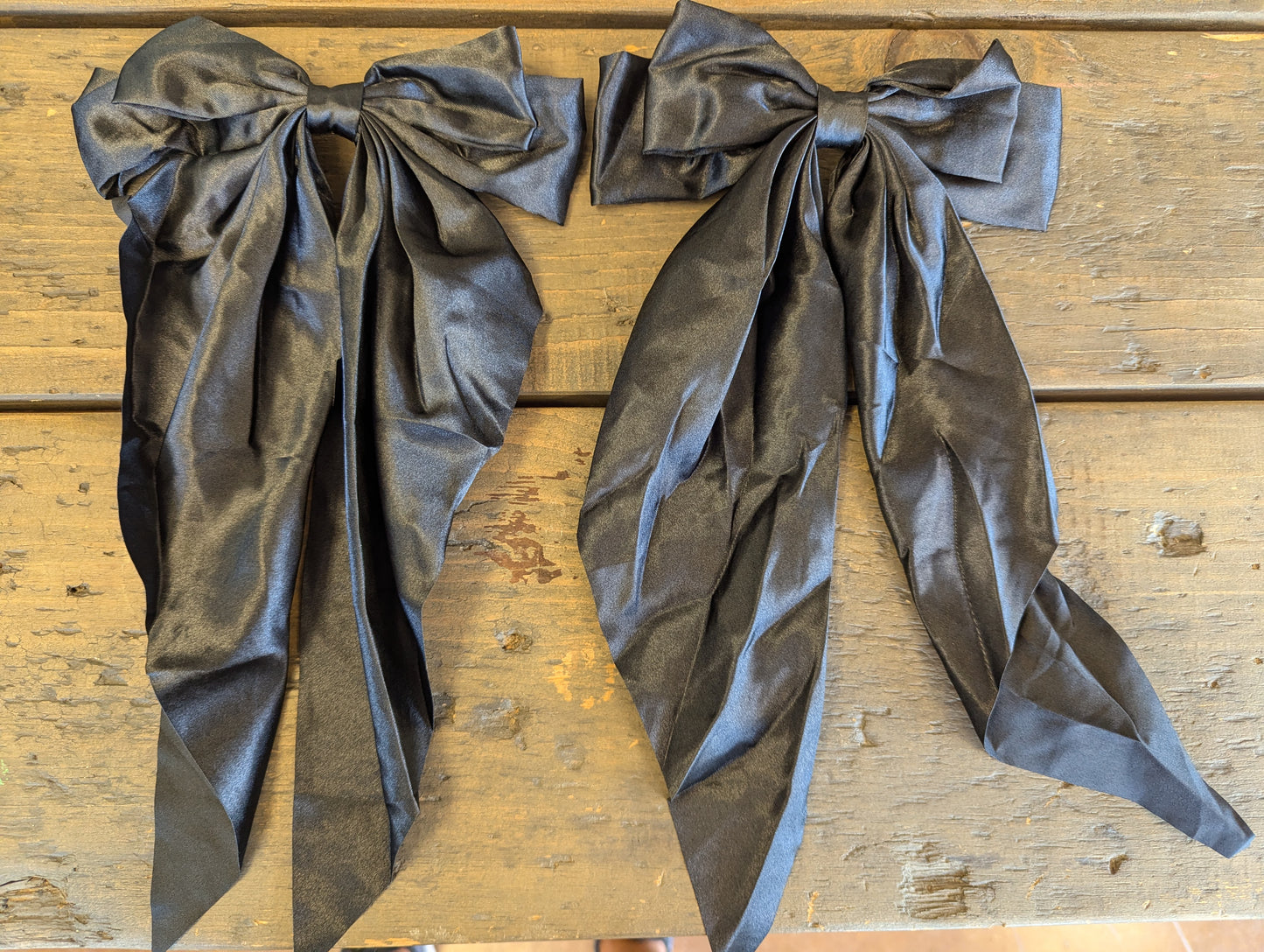 Bow Clips White