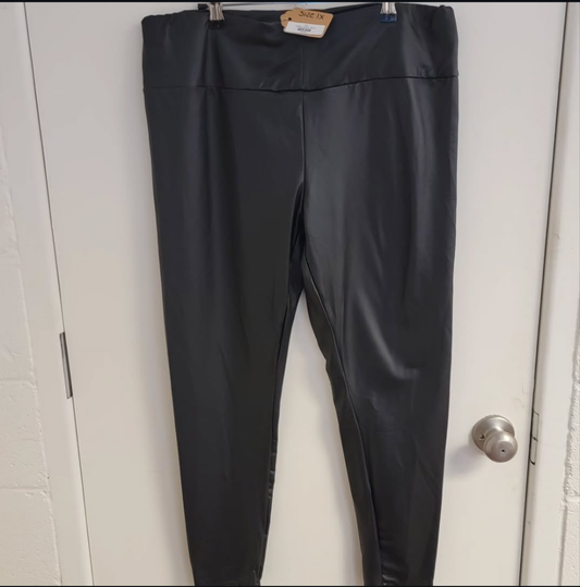 Plus Size Pleather Leggings