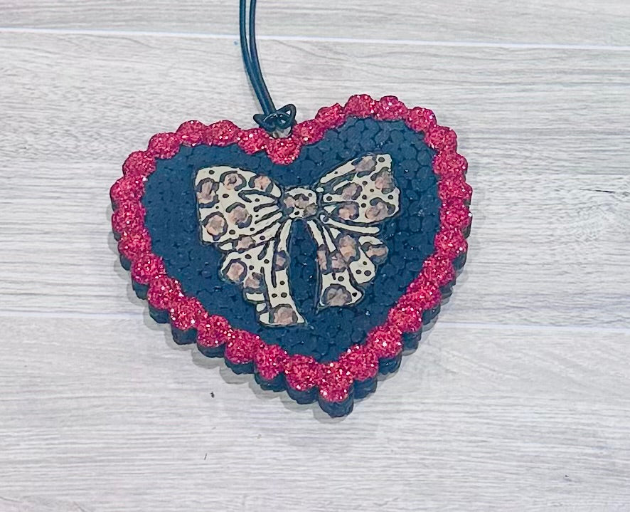Leo Bow Heart- Cheirosa 59