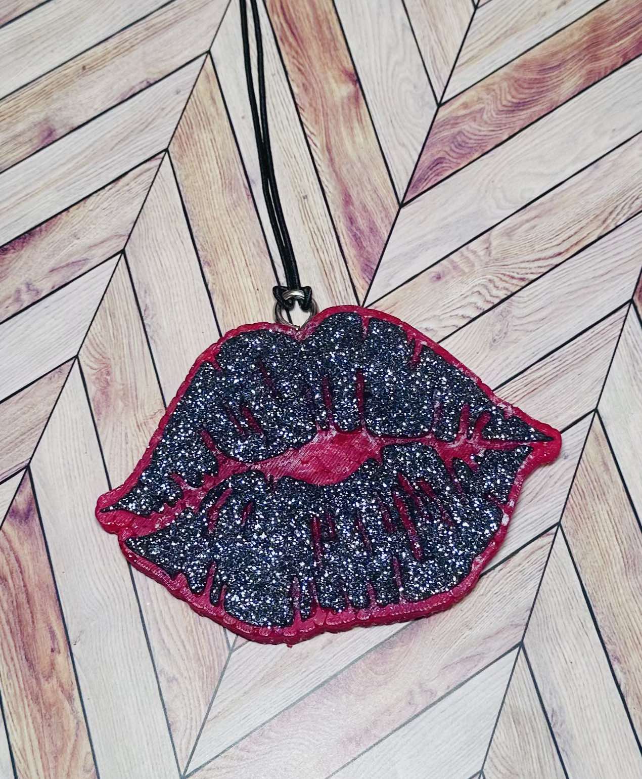 Pink/Black Lips - Champagne Toast