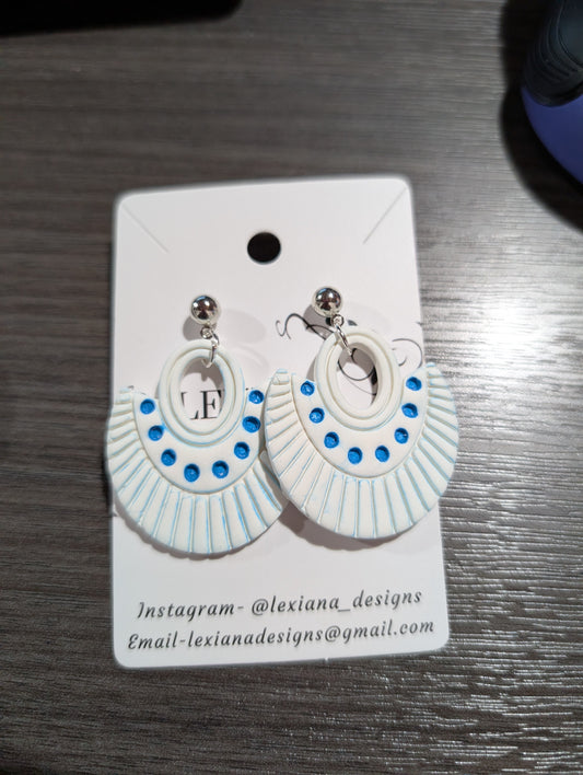 White/Blue Fan