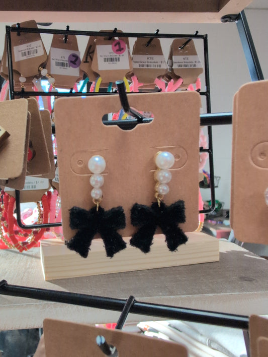 Bow Pearl Earrings