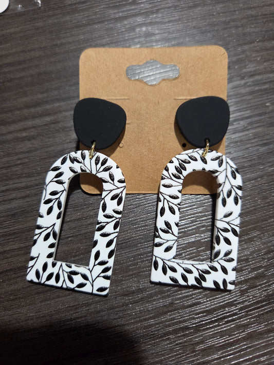 White/Blk Vine Dangle