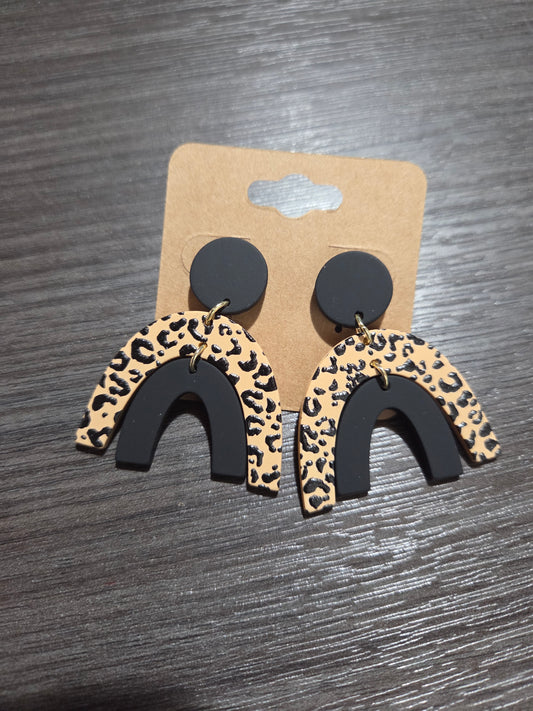 Leo/Blk Rainbow Dangle