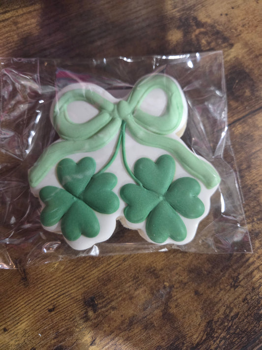 Shamrock Bow Cookie