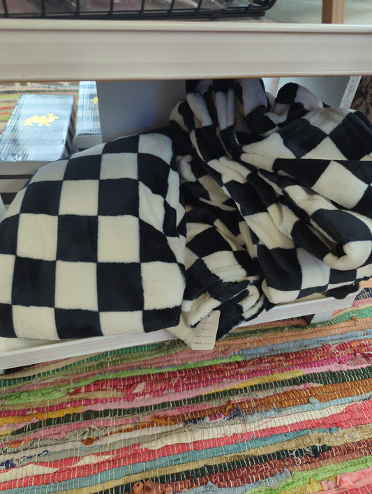 Checkered Throw 59"x79"