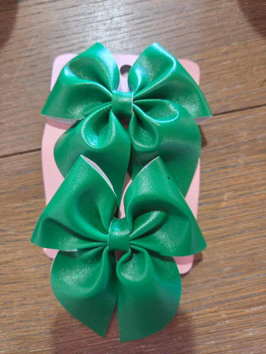 Green Piggy Bow
