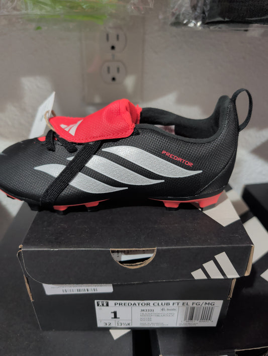 PREDATOR CLUB SOCCER CLEATS