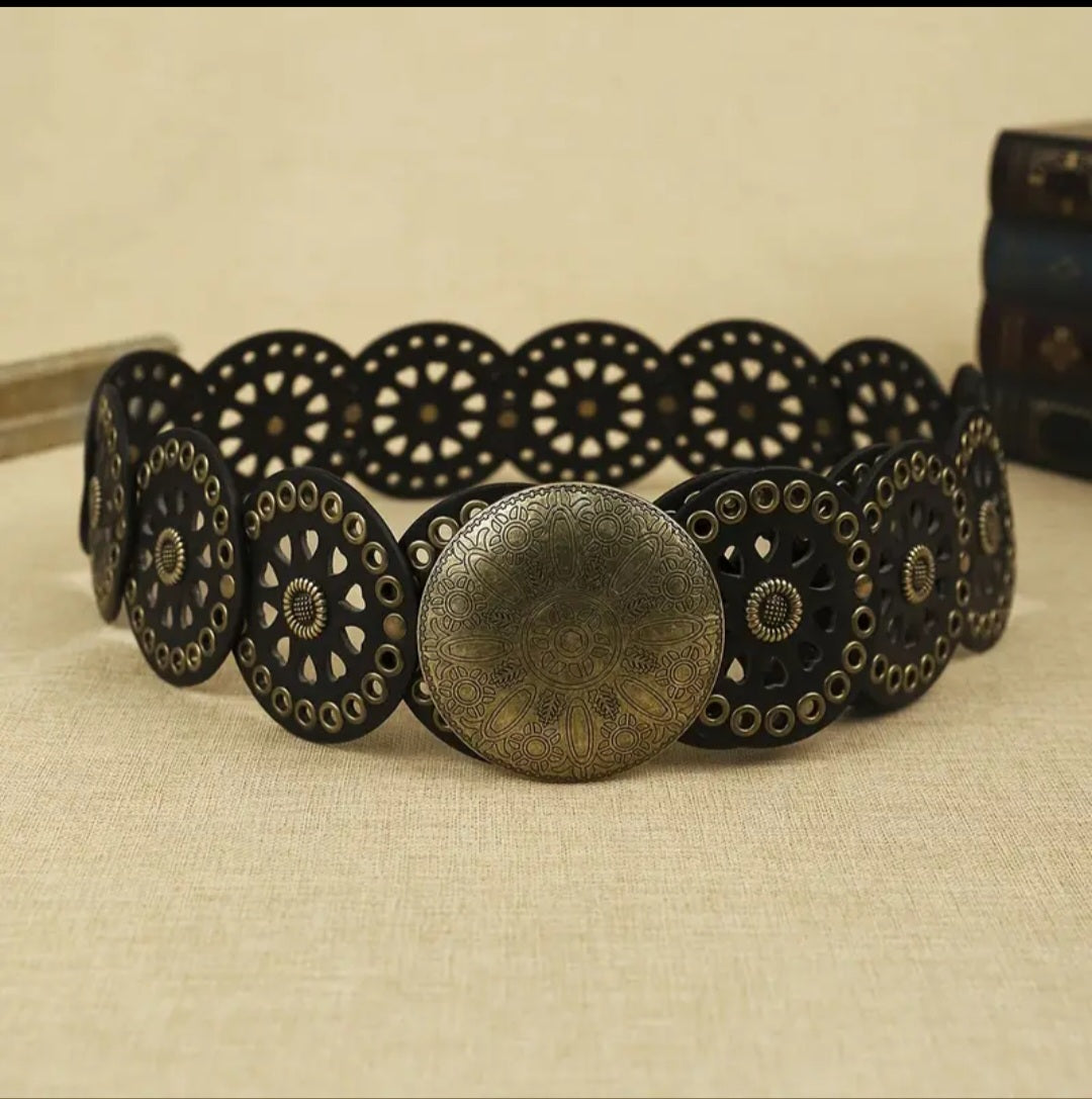 Eyelet belt