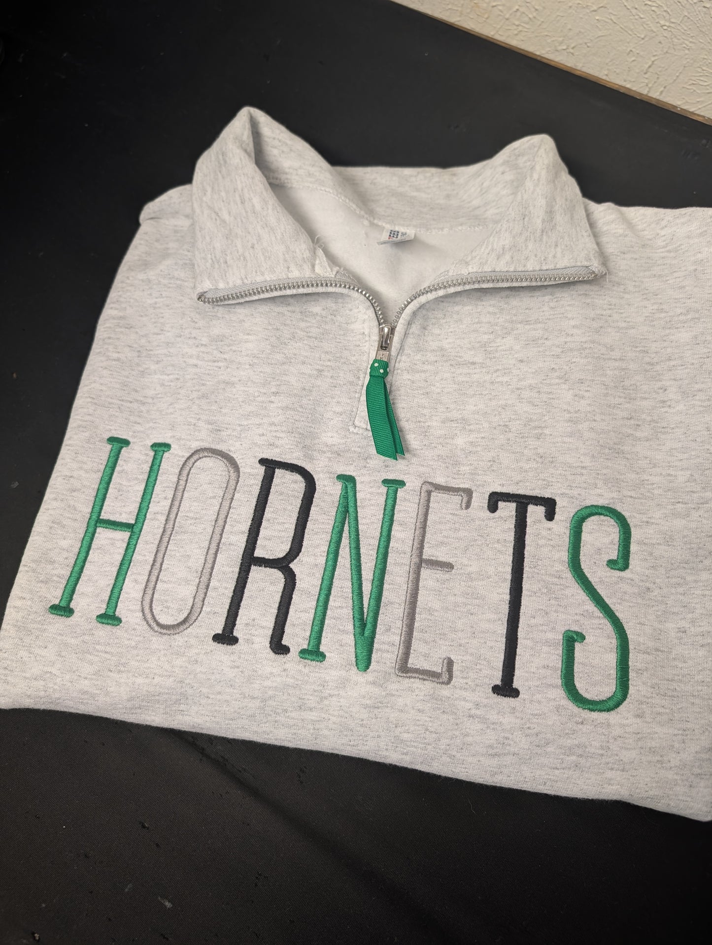 HORNETS - emb. Zip String