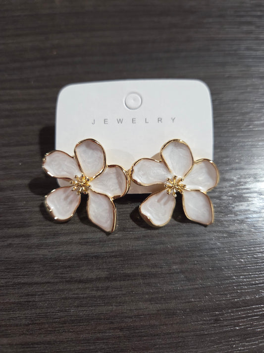 White Flower Stud