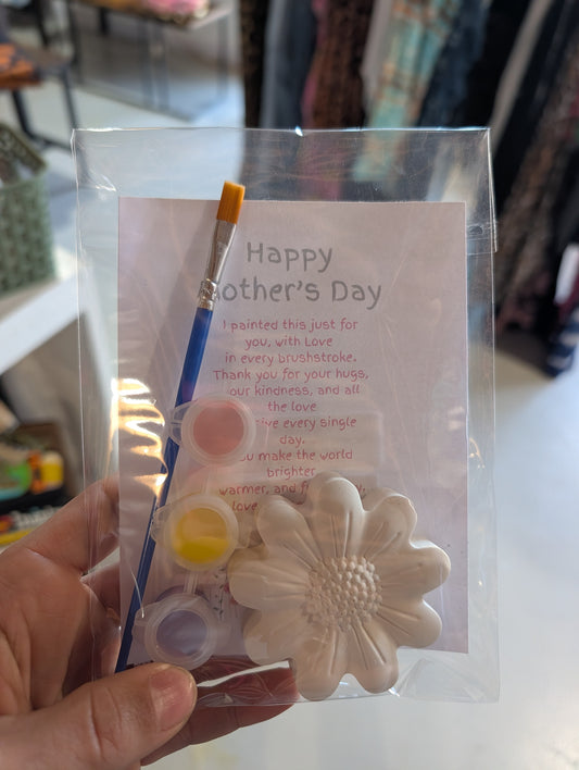 Paintable Flower Magnet Kit