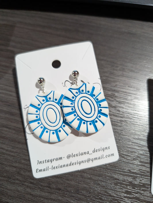 White/Blue Circle