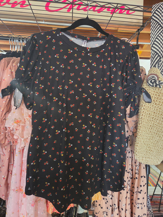 Blk W/ SM Flowers